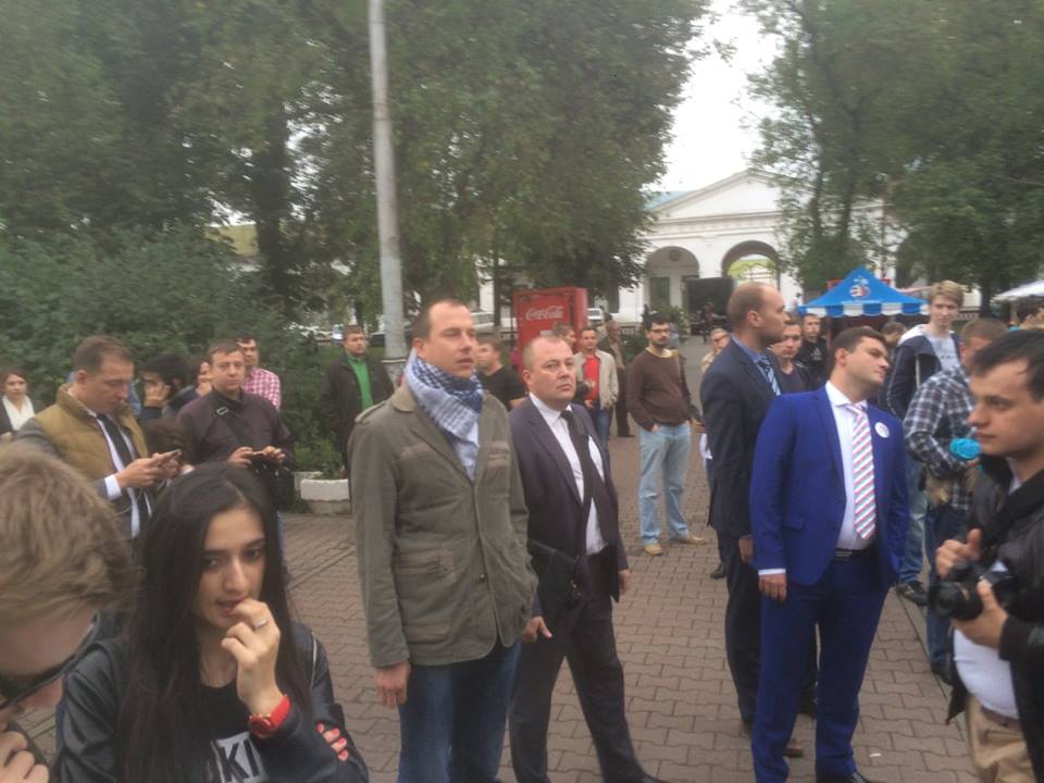 Провокаторы в пиджаках на встрече в Костроме