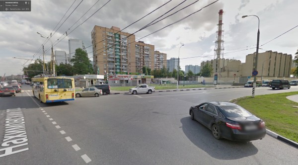 Северный выход из метро Нахимовский проспект в настоящий момент
