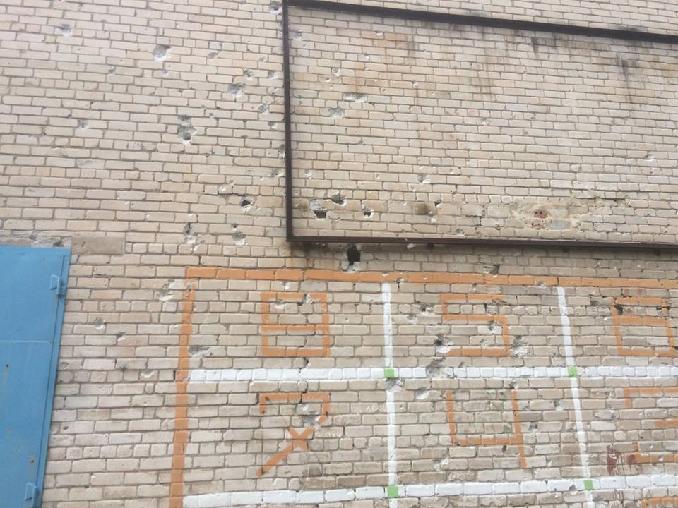 Стена школы в Авдеевке