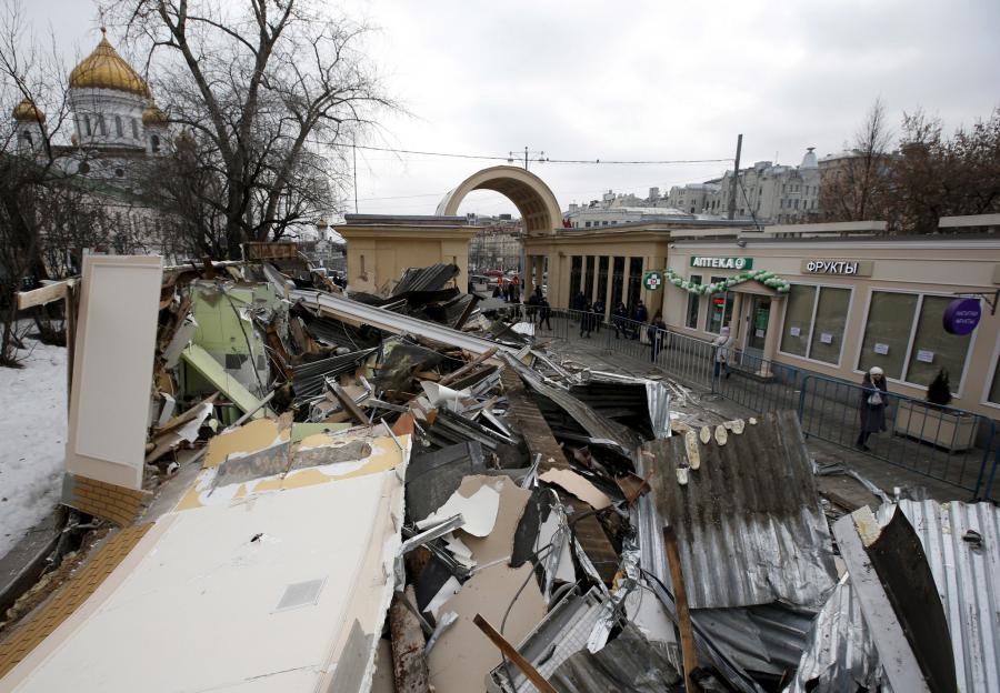 Разрушенные торговые павильоны. Фото: Reuters/Forum
