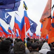 Флаги на шествии памяти Бориса Немцова