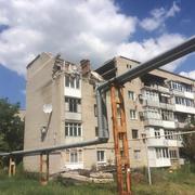 Марьинка. Попадание 2014 года. По словам местных жителей, погибло 3 или 4 человека