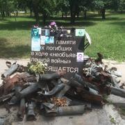 Самодельный памятник погибшим мирным жителям в Авдеевке