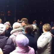 Жители Зюзино, собравшиеся на публичные слушания по поводу торгового центра