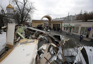 Разрушенные торговые павильоны. Фото: Reuters/Forum